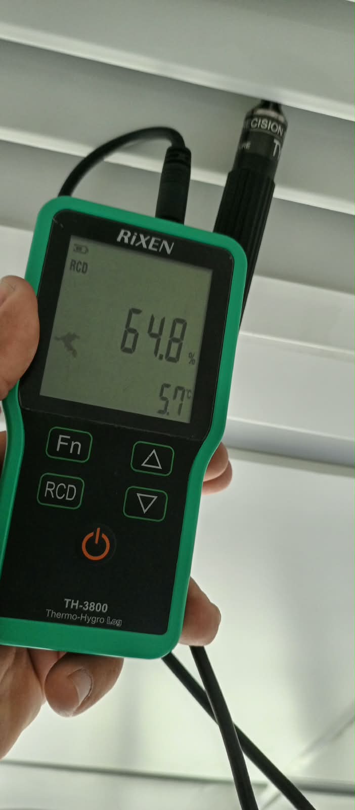 Temperature and humidity data logger