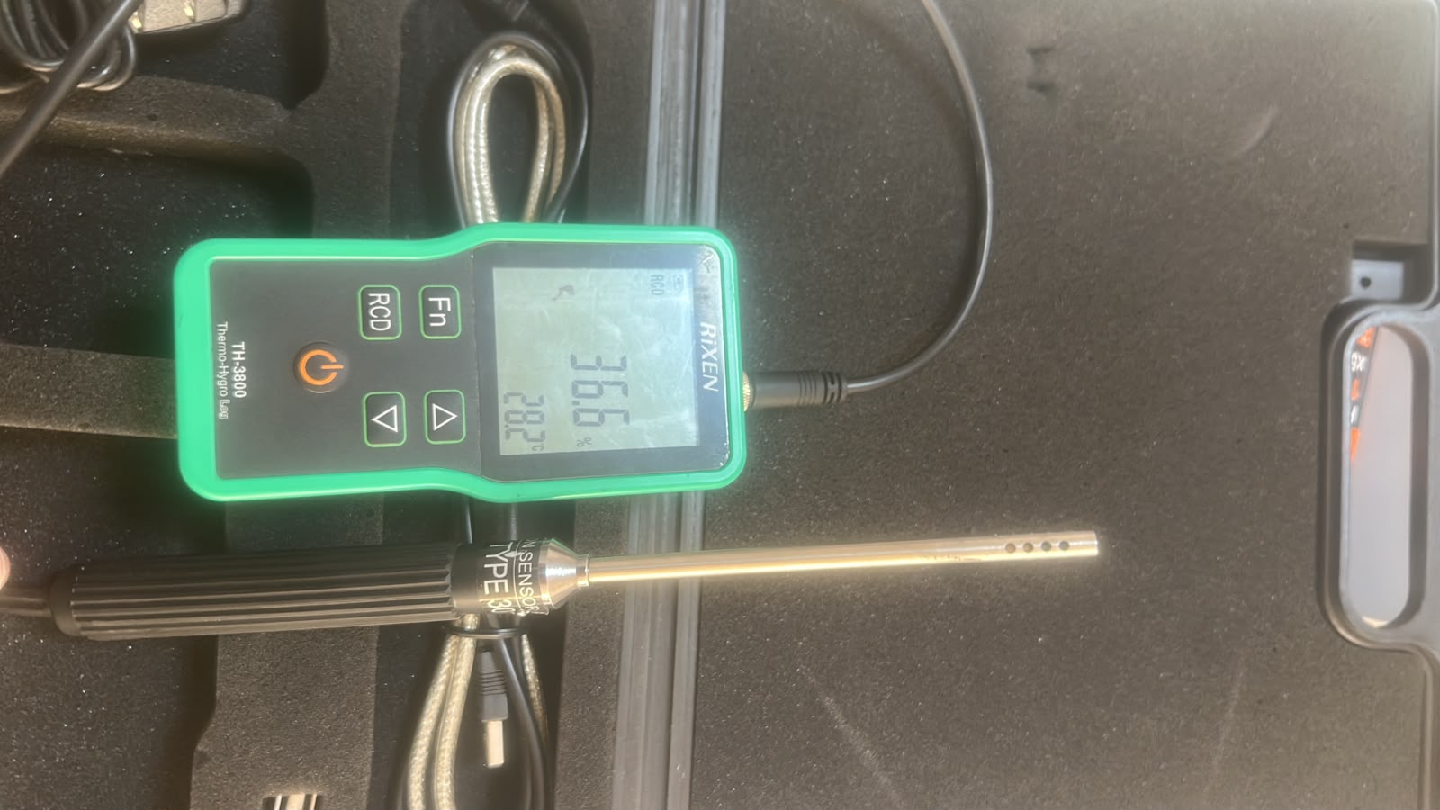 Temperature and humidity logger